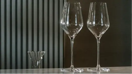 Chardonnay: Zły kieliszek niszczy smak? Jak wybrać idealny