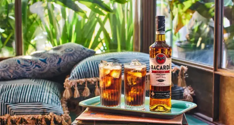 Rum przyprawiony: Jak dobrać idealny garnish? Porady barmana